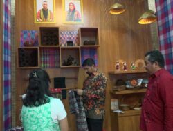 Istri Menteri Pertanian RI Kunjungi Stand Dekranasda Kabupaten Luwu Timur