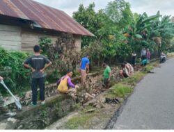 Di Jum’at Berkah Pemdes Lestari Melakukan Kegiatan Gotong Royong