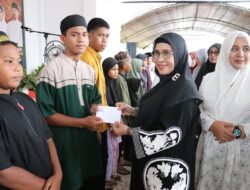 Momentum Bulan Ramadhan, Hj. Sufriaty Serahkan Santunan Kepada Ratusan Anak Yatim