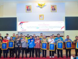 Bupati Luwu Timur Terima Penghargaan dari Pj. Gubernur Sulawesi Selatan