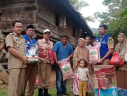 Wakil Bupati Luwu Timur Kunjungi Korban Angin Kencang di Tarabbi Sekaligus Serahkan Bantuan