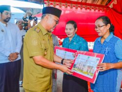 Serahkan Santunan Kepada Anak Yatim, Budiman: Bentuk Kepedulian Pemkab Lutim
