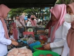 Warga Padati Gerakan Pangan Murah di Pantai Seruni Bantaeng