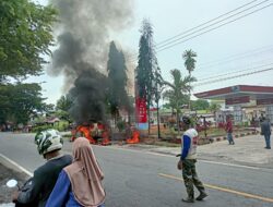 Mobil Mini Bus Toyota Avanza  terbakar di Depan SPBU Bone-Bone