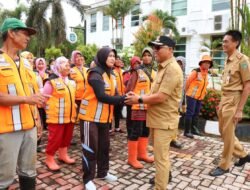 Pimpin Apel Pasca Libur Lebaran, Budiman Cek Langsung Absensi Pegawai