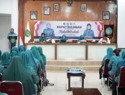 Dirangkai Halal Bihalal, Ketua TP PKK Lutim Pimpin Rapat Bulanan