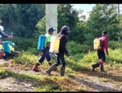 Kompak,Karang Taruna Pasi -Pasi Bersama Pemdes Kerja Bakti Bersihkan Tempat Pemakaman Umum