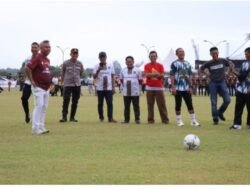 Turnamen Sepak Bola Antar Instansi Dibuka; Bupati Luwu Timur; Olahraga Mempersatukan Orang.