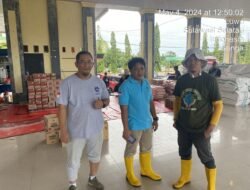 Tim Tanggap Bencana PT.CLM Bantu Warga Yang Terisolir Banjir