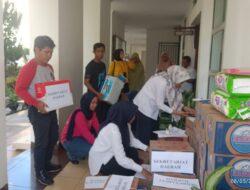 Komunitas Sedekah Jum’at Setdakab Lutim kembali Serahkan Bantuan untuk Korban Banjir Luwu