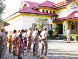 Pimpin Apel Perdana, Camat Tomoni Timur Tekankan Kedisiplinan dan Kekompakan