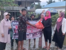 Alumni SMPN 4 Masamba Angkatan 1994 Beri Bantuan Kemanusiaan untuk Korban Banjir di Bansel