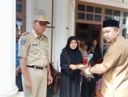 Camat Tomoni Timur Lepas Jenazah Pegawai PKM Tomoni dengan Upacara Kepegawaian