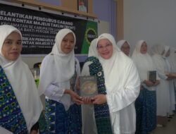 Lantik PC BKMT Towuti, Sufriaty Tekankan Pentingnya Menjaga Ilmu Keagamaan