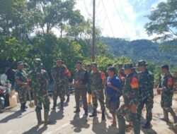 Sinergi Pemerintah dan Prajurit TNI, Lokasi Longsor di Poros Buntao Terus Dibersihkan