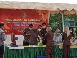 Kajari Luwu Utara Musnahkan Barang Bukti Perkara Tindak Pidana Umum