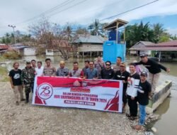 3 Bulan Terendam Air, Kapolres Luwu Utara Setir Hardtop Bawa Bantuan Ke Lokasi Banjir