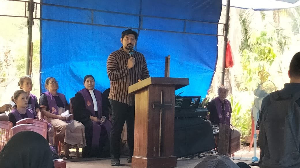 Wakil Bupati Lutim Hadiri Ibadah Pelepasan Jenazah Almarhum Daniel Rante Di Tarabbi