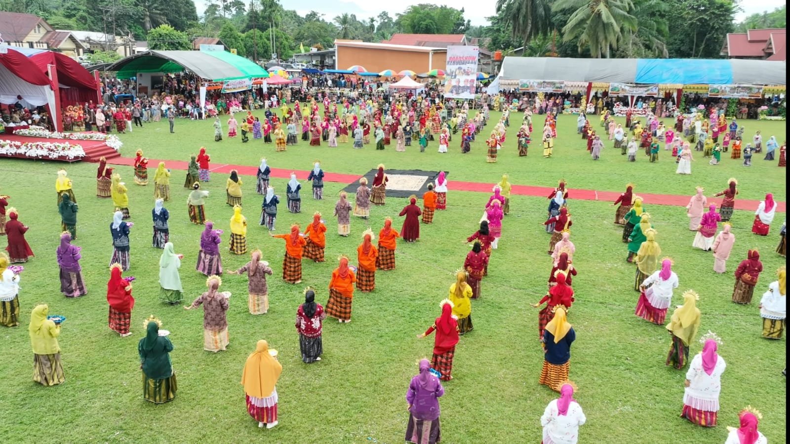 350 Penari Padduppa Ramaikan Roadshow Kebudayaan di Kecamatan Wotu