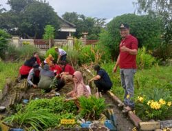 Kolaborasi Pemdes, Pemerintah kecamatan TomTim Aksi bersih lingkungan