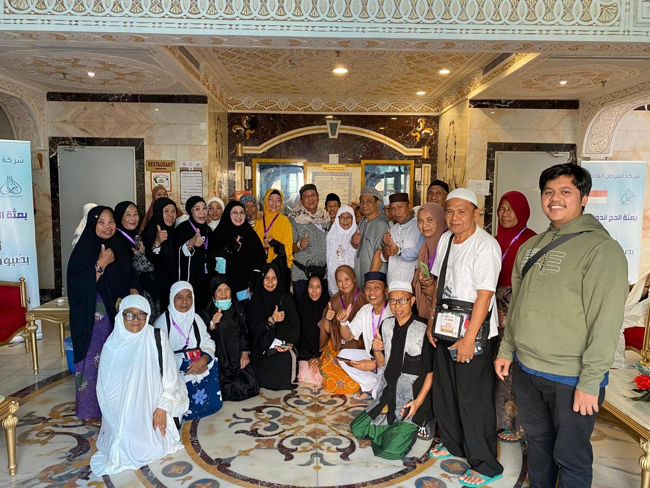 Kunjungi Jamaah Calon Haji Kabupaten Soppeng, Bupati Andi Kaswadi Serahkan Bantuan Kursi Roda