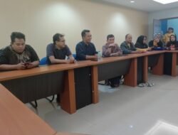 Jurnalis dan Kominfo Studi Wawasan di Kantor Media Jawa Pos, Hamris: Aplikasikan Setelah Balik Luwu Timur