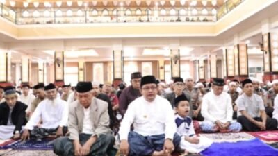 Andi Abubakar Shalat Idul Adha bersama Ribuan Masyarakat di Mesjid Agung