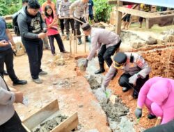 Kapolres Lutim Giat Jumat Curhat Dirangkaian Bakti Sosial Dan Peletakan Batu Pertama Bantuan Bedah Rumah Di Tarabbi