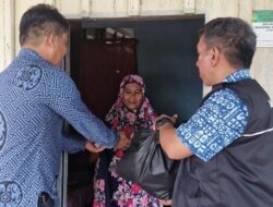 GSJ Setdakab Lutim Kembali Serahkan Bantuan Kepada Dhuafa dan Janda Lansia