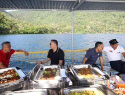 Bupati Budiman Dampingi Pj. Gubernur Sulsel Menikmati Suasana Danau Matano