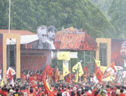 Kurang Lebih 28000 Masyarakat Dari Pelosok Desa Menyatu Di Lapangan Merdeka Malili Menyaksikan Deklarasi Budiman -Akbar