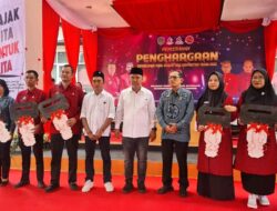 Budiman Serahkan Penghargaan Kepada Wajib Pajak Berprestasi dan 5 Ambulance untuk PKM