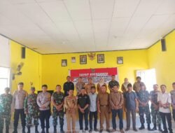 Kesbangpol Menggelar Rapat Koordinasi (Rakor) Terkait Pelaksanaan Pelayanan Pemerintah Umum Bersama Kepala Desa, TNI, dan Polri.