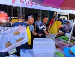 Makan Nasi Kuning Di Pasar Malili, H.Budiman Dikerumuni Pedagang Dan Pembeli