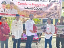 Wakil Bupati Luwu Timur Serahkan Bantuan Combine Harvester Untuk Dua Desa