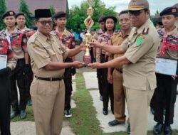 Jadi Pembina Upacara, Camat Tomtim Apresiasi Prestasi SMPN 1 Tomoni Timur