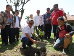 Budiman Dukung Gerakan Menanam 1.000 Pohon Durian Sinode GKST