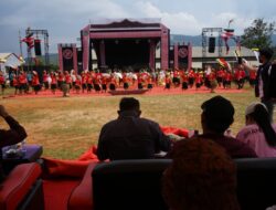 Bakar Lehodo, Wabup Akbar Tutup Pergelaran Seni dan Adat Budaya Padoe