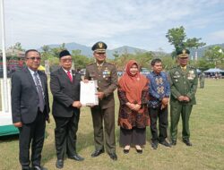Sekda Luwu Utara Serahkan Sertifikat Tanah Pos Koramil di Rampi