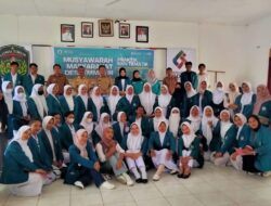 Camat Malili Serahkan Kembali Mahasiswa KKN Tematik Institut Kesehatan dan Bisnis Kurnia Jaya Persada Palopo
