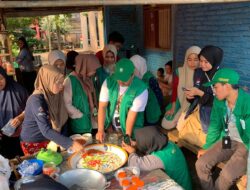 Mahasiswa KKN Kolaborasi Empat Kampus dan Kelompok Wanita Tani Desa Balantang Produksi Chili Oil dan Chili Powder