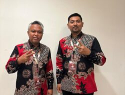 Kenakan Batik Khas Luwu Timur Singkerru Simulajaji Budiman – Akbar Siap Debat Perdana