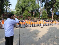 Jayadi Nas Pimpin Apel di SMPN 2 Malili, Beri Arahan kepada Siswa-Siswi