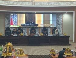 DPRD Lutim Gelar Rapat Paripurna   Pandangan Umum Fraksi Terhadap APBD 2025