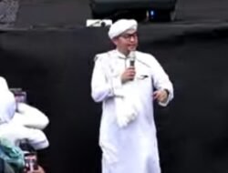 Angin Kencang Robohkan Tenda, Ustaz Udjae Tetap Lanjutkan Ceramah dan Ajak Jamaah Tabligh Akbar Berdoa Terhindar Dari Mara Bahaya