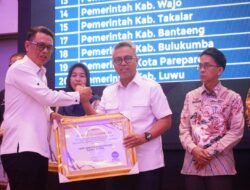 Budiman Terima Penghargaan Predikat Penilaian Kepatuhan Penyelenggaraan Publik dari Ombudsman