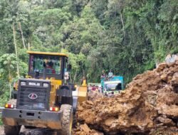 Akses Jalan Mangkutana Kembali Normal Setelah Tanah Longsor