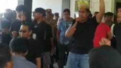 Warga Malangke Gelar Aksi Demo di Depan Kantor DPRD Luwu Utara, Tuntut Penyelesaian Masalah Banjir