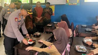 POLRES LUWU TIMUR LAUNCHING PROGRAM MAKAN BERGIZI GRATIS UNTUK 150 SISWA