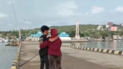 Kisah Cinta Bojes di Pelabuhan Majene Viral, Batal Merantau Demi Kekasih